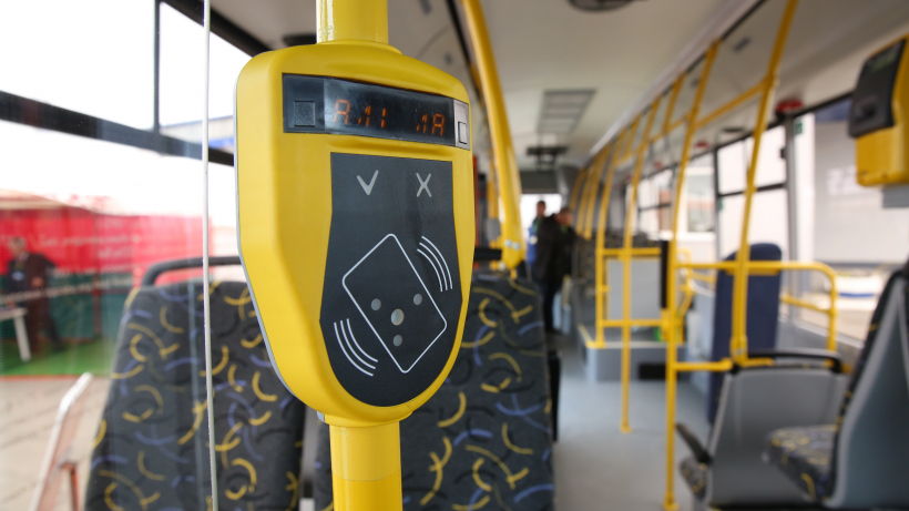Доля безналичных платежей в автобусах Мострансавто выросла почти до 98%